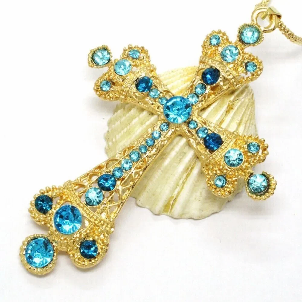 ✨ Betsey Johnson stunning crystal embellished cross necklace/pendant ✨